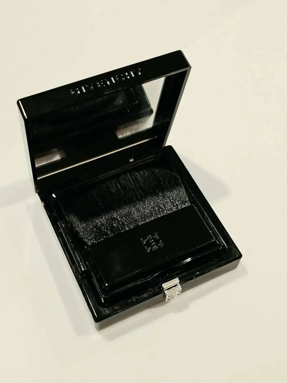 New GIVENCHY Prisme Libre Blurring & Color-Correcting Matte Pressed Powder